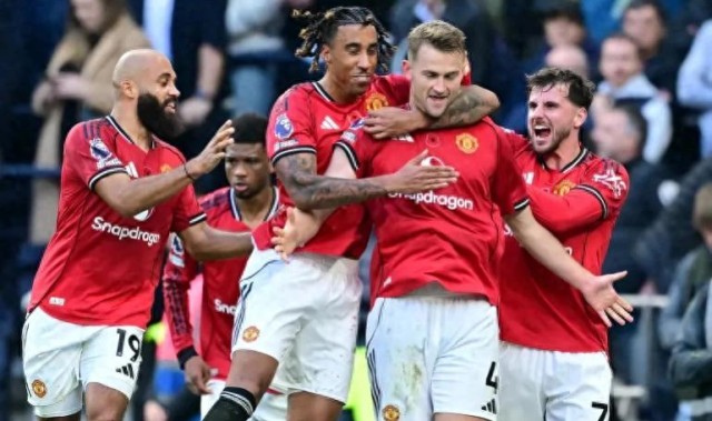 xk体育-英超6战热刺0胜！曼联破咒之战：卡里克冲击4连胜 射手对决